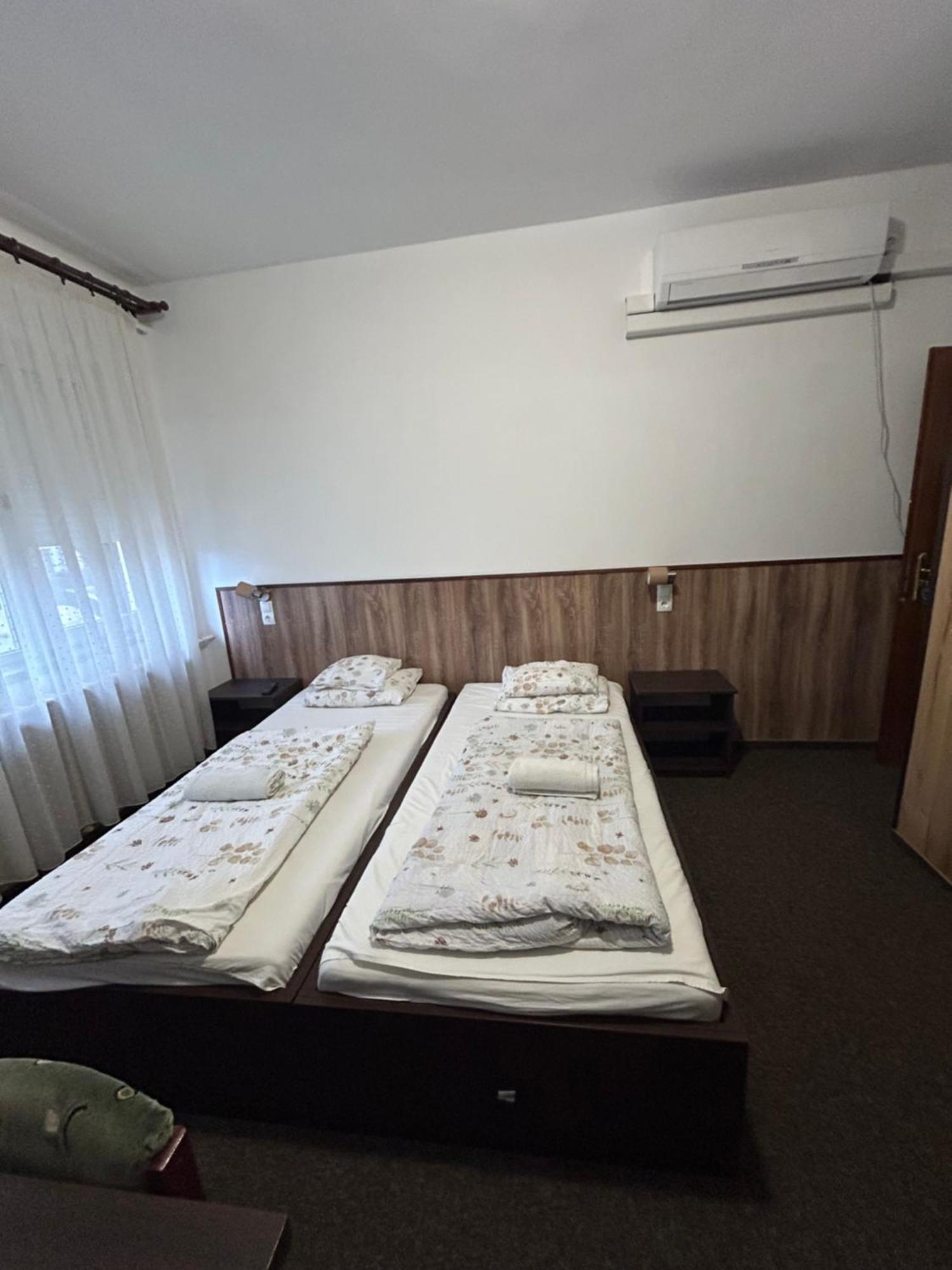 若莎卡特酒店 Nyíregyháza 外观 照片